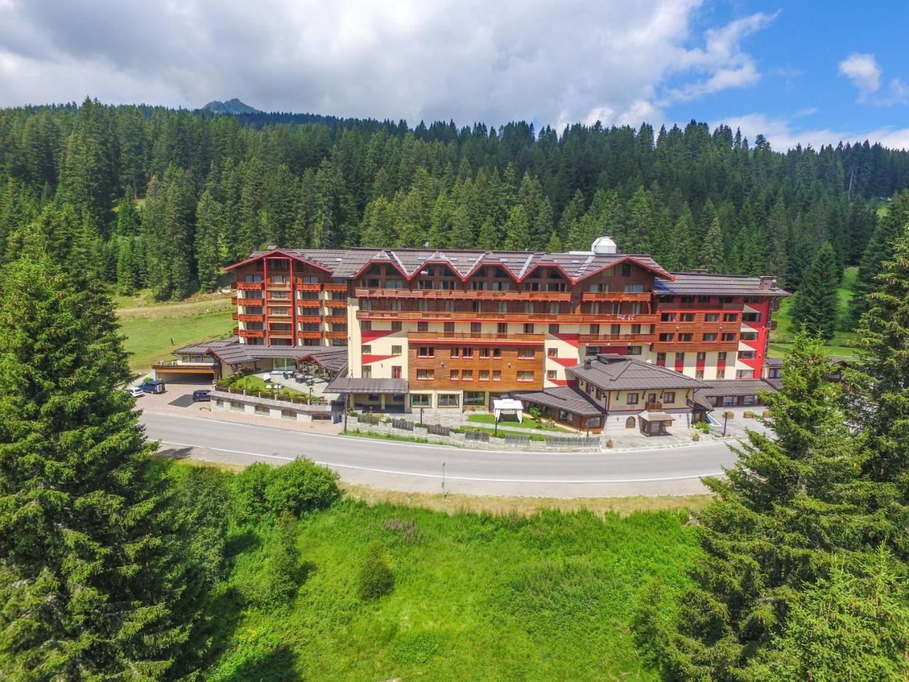 Carlo Magno Hotel Spa Resort Madonna di Campiglio Exterior photo